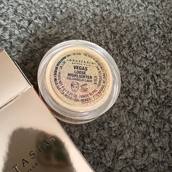 ANASTASIA BEVERLY HILLS
Loose Highlighter - Picture 5 of 6
